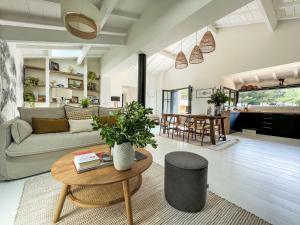 Χώρος καθιστικού στο Holiday Home Les Villas de Rêve à la Mer by Interhome