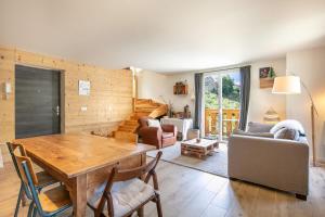 a large living room with a wooden table and chairs at Le Chazelet - Splendide Vue Montagne in La Grave
