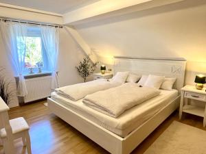 Ένα ή περισσότερα κρεβάτια σε δωμάτιο στο Holiday Home Gustis Hüsli - Alpensicht & Natur pur by Interhome