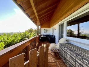 Μπαλκόνι ή βεράντα στο Holiday Home Gustis Hüsli - Alpensicht & Natur pur by Interhome +52 φωτογραφίες