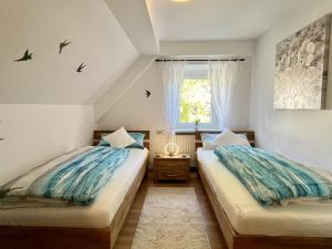 Ένα ή περισσότερα κρεβάτια σε δωμάτιο στο Holiday Home Gustis Hüsli - Alpensicht & Natur pur by Interhome