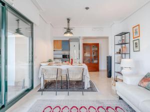 Η κουζίνα ή μικρή κουζίνα στο Holiday Home La Darsena-2 by Interhome