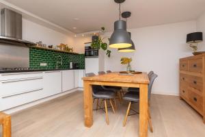 Η κουζίνα ή μικρή κουζίνα στο Zaan City Deck