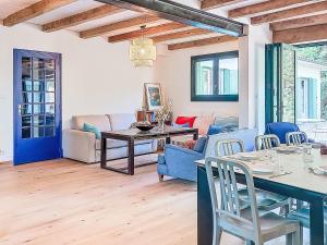 Χώρος καθιστικού στο Holiday Home La Malaiguille by Interhome