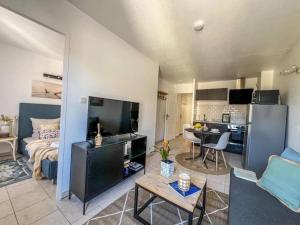 TV a/nebo společenská místnost v ubytování expat renting - Le Refuge Douillet- Confort - Wifi