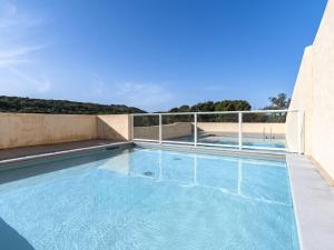 una piscina con agua azul en un edificio en Apartment Foce Dell Edera-4 by Interhome, en Bonifacio