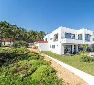 Κήπος έξω από το As Andorinhas - Walking distance to Monte Clerigo and Amoreira beaches