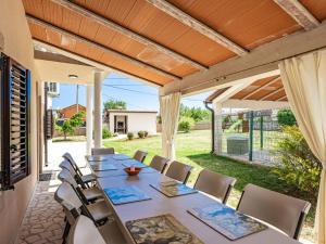 Κήπος έξω από το Holiday Home Susan & David by Interhome