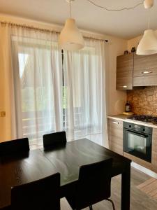 a kitchen with a dining room table with chairs at Casa Vacanze Vigolana in Centa San Nicolò