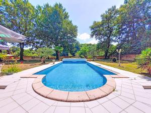 Πισίνα στο ή κοντά στο Holiday Home Maison du Chêne Pointu by Interhome