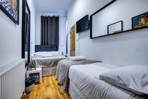 Ένα ή περισσότερα κρεβάτια σε δωμάτιο στο Willmore Hotel