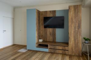 a flat screen tv on a wall in a room at AER Apart & Wine in Eforie