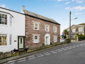 a brick building on the side of a street at Holiday Home Cherry Orchards by Interhome in Mevagissey