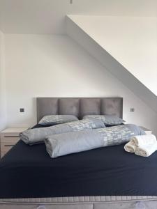 Ένα ή περισσότερα κρεβάτια σε δωμάτιο στο Modern Stay House Ptuj