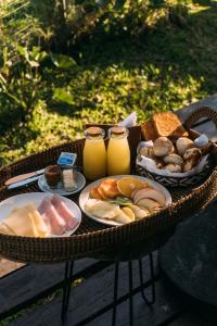 a picnic table with a basket of food and bread at Tava Glamping Lago in San Bernardino +13 photos
