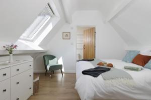 En eller flere senge i et værelse på The Old Potting Shed