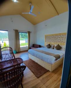 Katil atau katil-katil dalam bilik di Friendship inn hotel and resorts