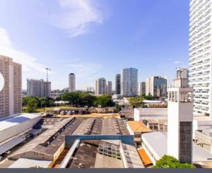 a view of a city skyline with tall buildings at Barra Funda metrô em São Paulo próximo ao Fórum e ao Allianz Park in Sao Paulo