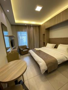 Ένα ή περισσότερα κρεβάτια σε δωμάτιο στο Sunshine Resort - Tabarja, Lebanon