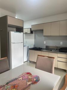 Kuchyň nebo kuchyňský kout v ubytování Apartamento à 370m do mar