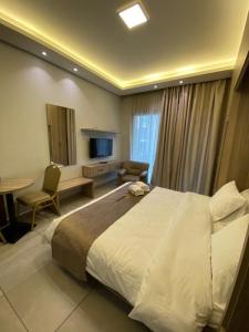 Ένα ή περισσότερα κρεβάτια σε δωμάτιο στο Sunshine Resort - Tabarja, Lebanon +13 φωτογραφίες