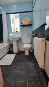 Salle de bains dans l'établissement Free Parking Spacious Home