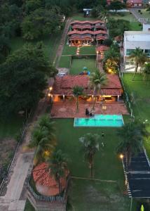 Bazén v ubytování Reserva Das Brisas nebo v jeho okolí