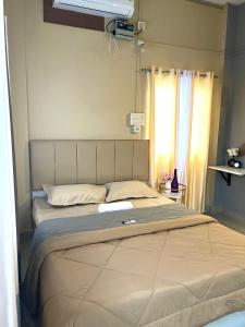 Postel nebo postele na pokoji v ubytování Mysa unit 1rk cozy unit by Cosmic Cottage