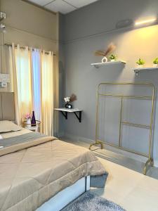 Postel nebo postele na pokoji v ubytování Mysa unit 1rk cozy unit by Cosmic Cottage + 5 fotografií