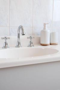 un lavabo con dos dispensadores de jabón. en The Shack on Caffrey - Port Willunga, en Port Willunga