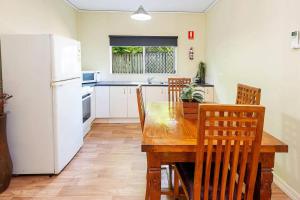 Η κουζίνα ή μικρή κουζίνα στο Welcome to Coconut Palms Unit 4