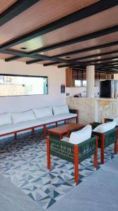 a room with benches and a counter with a kitchen at Flat Brasil tropical 803 in Fortaleza