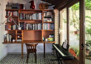 Perpustakaan di apartmen