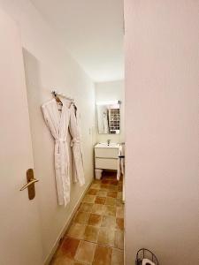 Una cama o camas en una habitación de L'Horizon, vue mer - Foncillon 28 fotos más