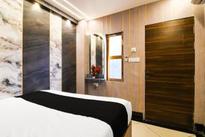 Ένα ή περισσότερα κρεβάτια σε δωμάτιο στο Hotel O The Luxury Inn