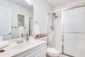 Koupelna v ubytování Lovely McCormick Home in Savannah Lakes Village + 20 fotografií