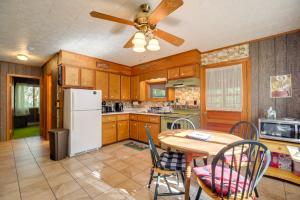 Gallery image of Cozy Adirondacks Cabin Walk to Lake Eaton! in Jay +16 photos