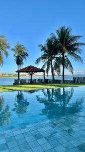 Bazén v ubytování Reserva Das Brisas nebo v jeho okolí