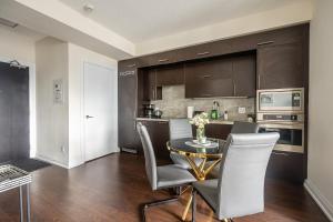 Kuchyň nebo kuchyňský kout v ubytování Elegance In peonies 23 Floor 1Br Free parking