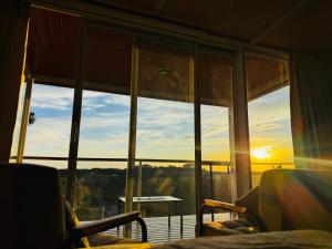 a room with a large window with a view of the sunset at Cabana Teixeira in Cunha