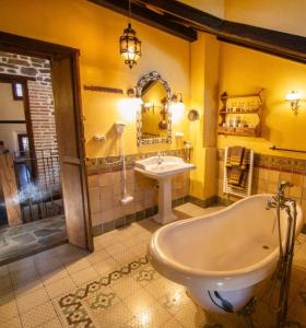 Ένα μπάνιο στο Casa Arbolitos Rooms & Garden