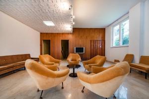 Televisyen dan/atau pusat hiburan di Il Nido - Euroresidence Lungolago Garda