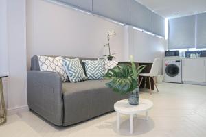 a living room with a couch and a table at RR Cozy Studio & Suite in Singapore