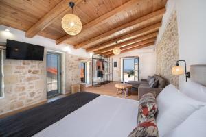 Katil atau katil-katil dalam bilik di Fabrica Villa, By Hellocrete +87 gambar