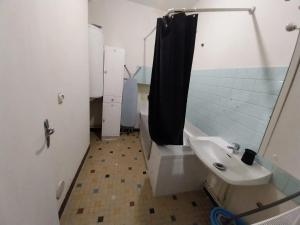 Koupelna v ubytování Appartement de 3 Chambres à Martigny-les-Bains + 23 fotografií