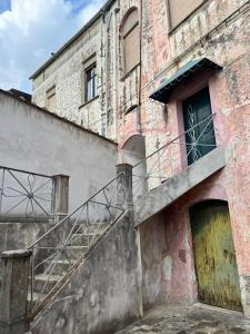 Το κτήριο όπου στεγάζεται  η παραθεριστική κατοικία