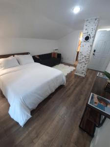 Ένα ή περισσότερα κρεβάτια σε δωμάτιο στο Zora's Sojourn