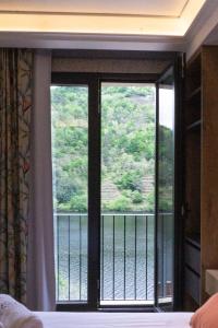 a room with a window with a view of a balcony at Loureira in Pincelo