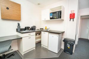 Imagen de la galería de churn - Bright & Roomy Central Coventry Budget Studio, en Coventry 3 fotos más