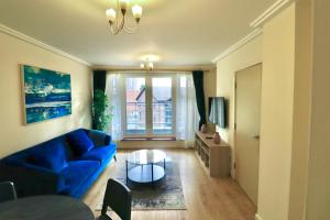 Posezení v ubytování 2-Bedroom Apartment with Balcony & Parking in Central Woking